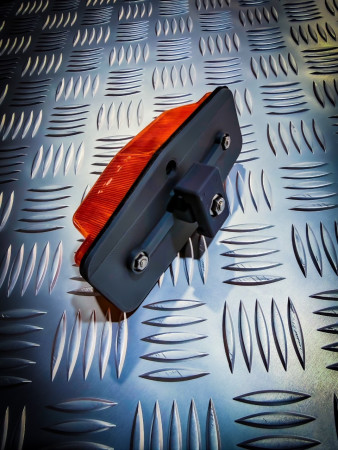 Doppelbrenner Halterplatte aus Kunststoff für Scania NG Frontgrill